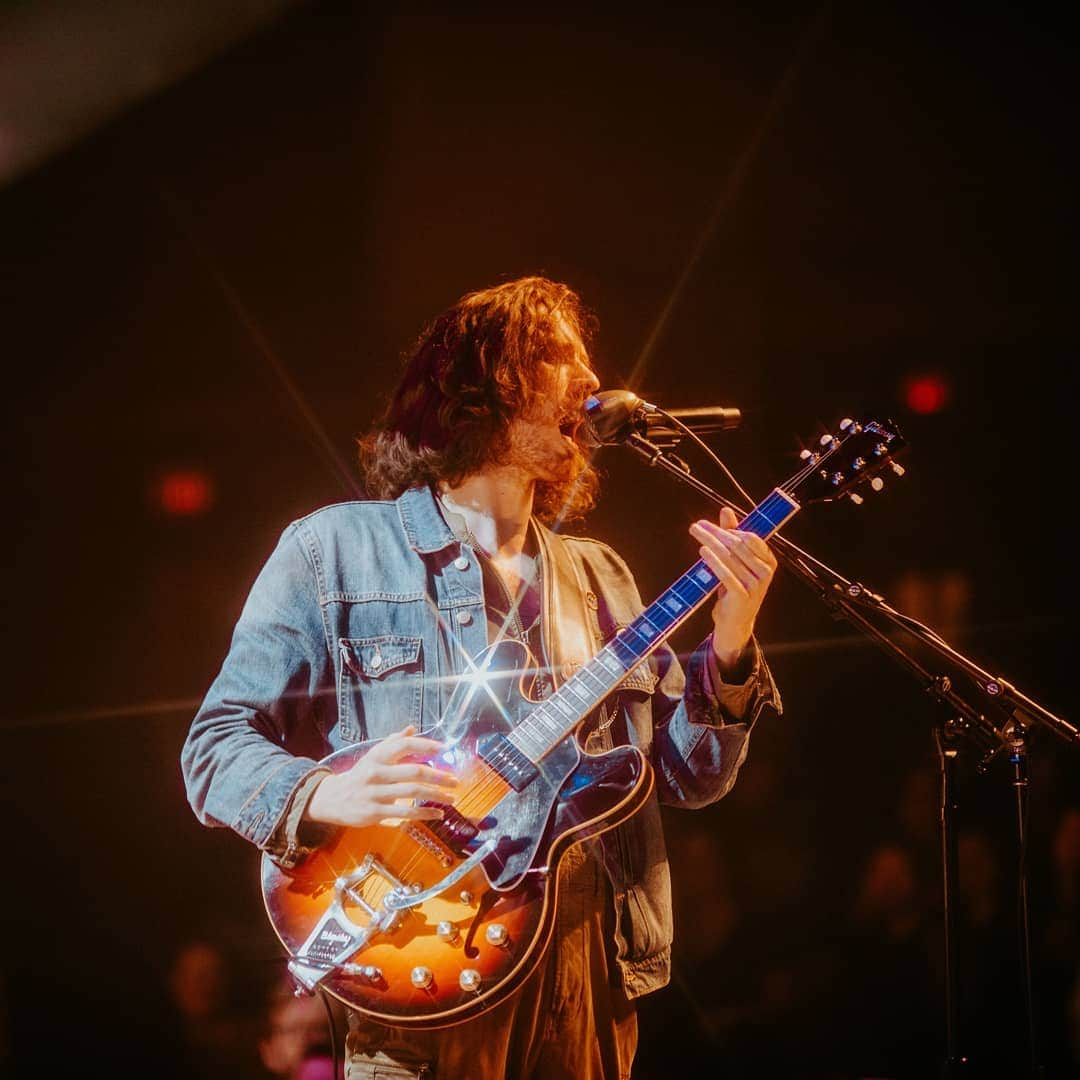 ホージアさんのインスタグラム写真 - (ホージアInstagram)「I'm delighted to be returning to @newportfolkfest in July! 📸 @christiantierney」5月14日 0時14分 - hozier