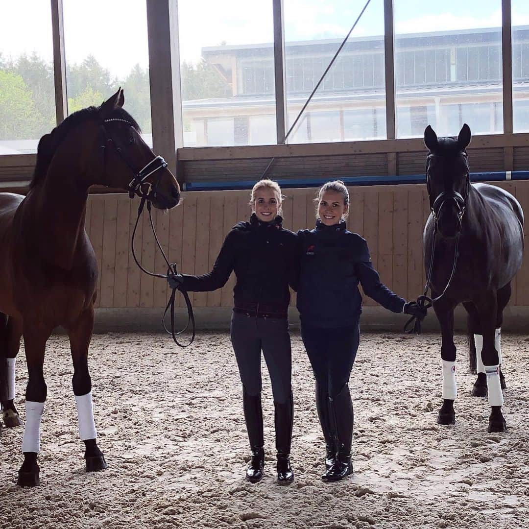 Nina Neuerのインスタグラム：「Ich bedanke mich für die tolle Zusammenarbeit mit Dir, @charlotte_rummenigge ! Seit einigen Monaten fühlen wir uns super wohl auf der @reitanlagewolfesing und jeder Tag mit dir macht viel Spaß🥰🙌🏼 Danke auch an die Familie Maier, dass wir auf Eurer tollen Anlage trainieren können! Ein großes Dankeschön an meine Sponsoren @eurostar_equestrian & @roecklequestrian , die mich mit so schönen Sachen ausstatten 🙏🏼 #dankbar #werbung」