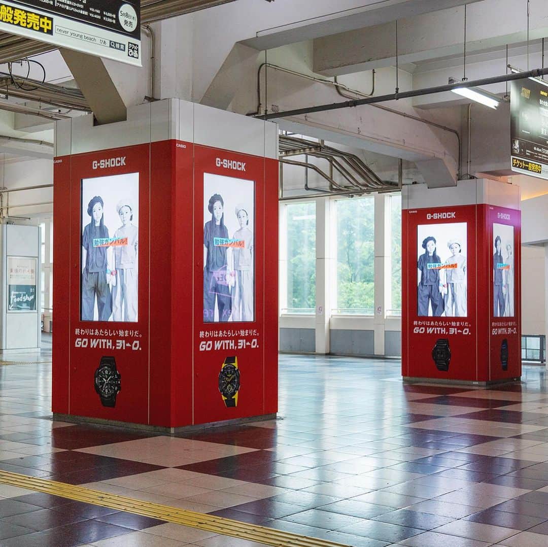 大辻隆弘さんのインスタグラム写真 - (大辻隆弘Instagram)「平成から令和になるタイミングで渋谷駅をジャック。平成生まれの知人を沢山撮影しました。ご協力頂いた皆様、ありがとうございました。#CASIO #Gshock #ほぼ知人」5月14日 0時26分 - photsuji