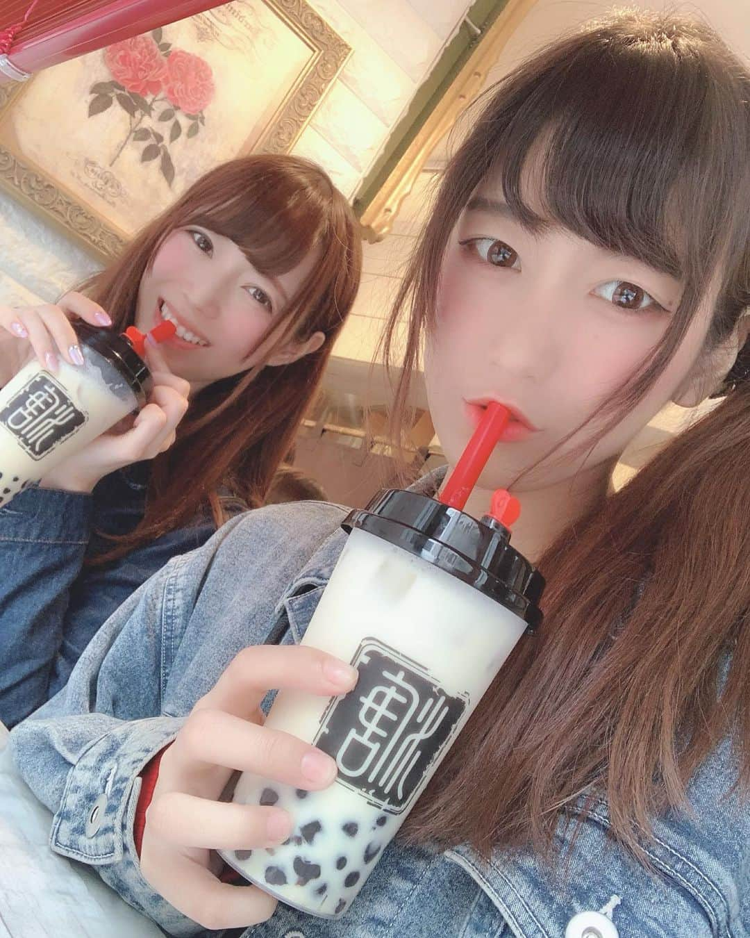 美羽えりさんのインスタグラム写真 - (美羽えりInstagram)「#糖水堂  #タピオカ . タピオカっておいしいなぁ☺️ . #タピオカミルクティー  #流行 に乗ってるだけな気もする... けど #満足感 がしゅごい...！！！ #糖分 #おいしい 🥺🥤 #東京 #新宿 #自撮り  #japanesegirl #shinjuku . ここのはね、タピオカに黒糖ぽい味がついてて めちゃめちゃおいしかったよ！ しかもRegularでこの大きさ😲☆」5月14日 0時18分 - erimihane02