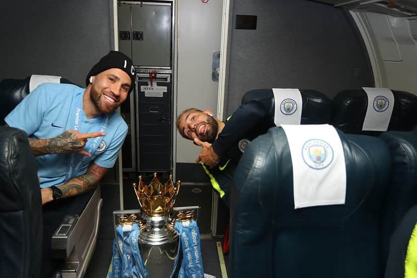 ニコラス・オタメンディさんのインスタグラム写真 - (ニコラス・オタメンディInstagram)「Fue una temporada larga, pero nos volvimos a reencontrar #premierleague 🏆🥇 #mancity #champions」5月14日 0時19分 - nicolasotamendi30