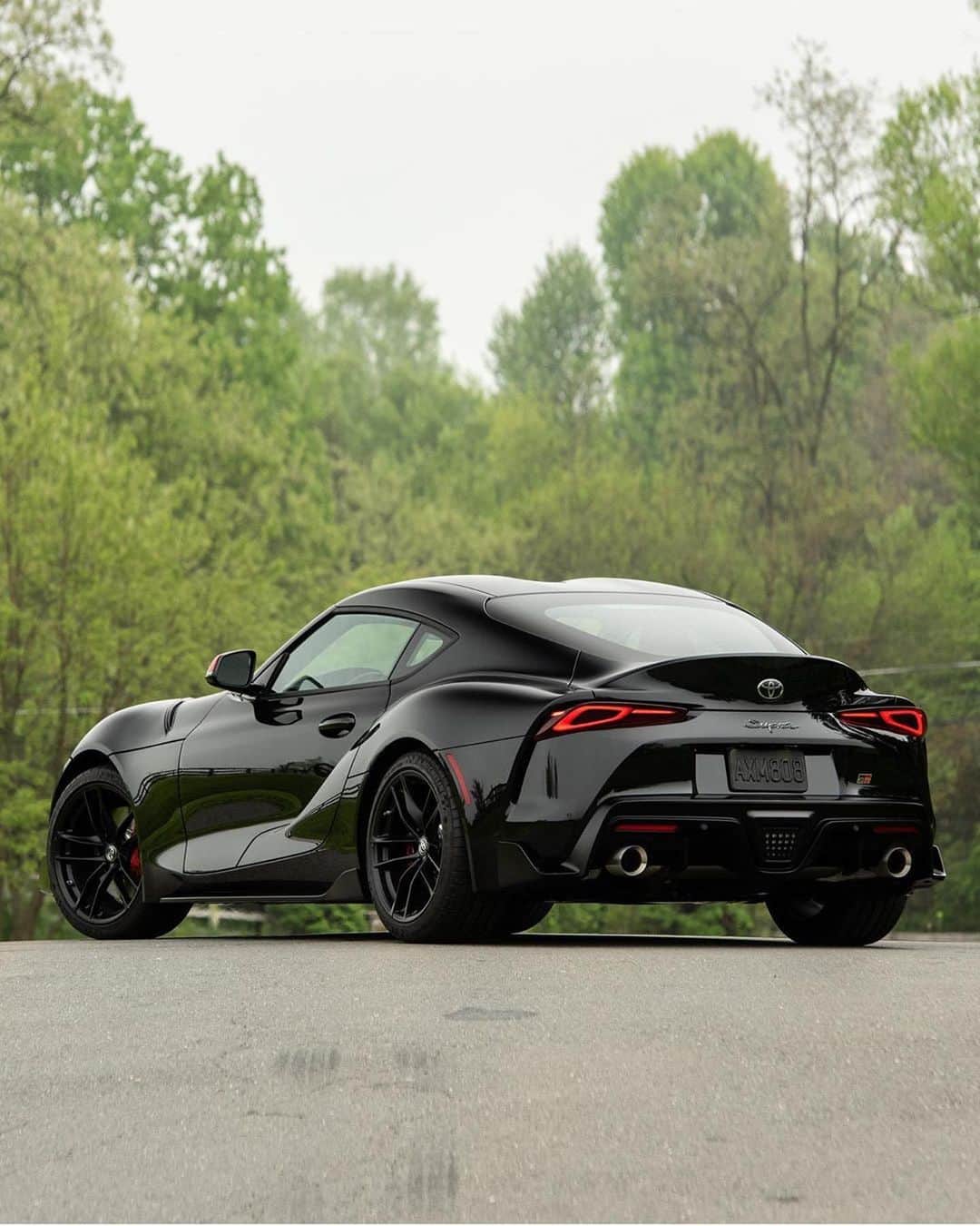 CARLiFESTYLEさんのインスタグラム写真 - (CARLiFESTYLEInstagram)「The 2020 Toyota Supra in all black! What do you guys think? #carlifestyle @toyotausa」5月14日 0時34分 - carlifestyle