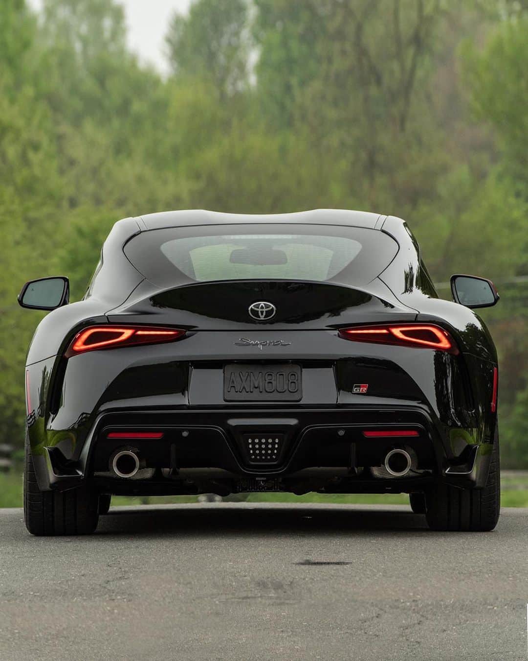 CARLiFESTYLEさんのインスタグラム写真 - (CARLiFESTYLEInstagram)「The 2020 Toyota Supra in all black! What do you guys think? #carlifestyle @toyotausa」5月14日 0時34分 - carlifestyle