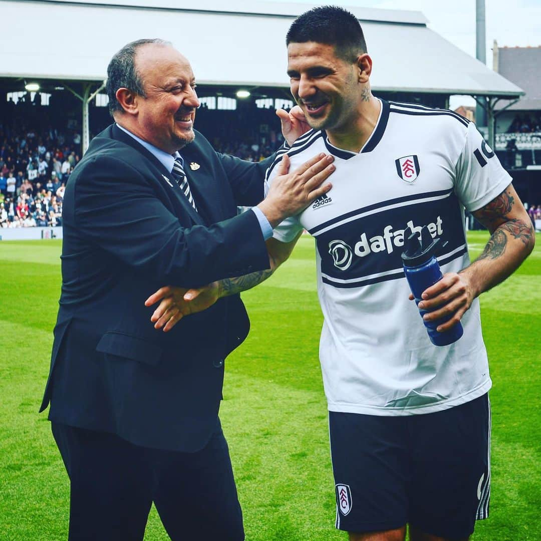 プレミアリーグさんのインスタグラム写真 - (プレミアリーグInstagram)「The best of frenemies 😝 . @rafabenitezrb @aleksandar_mitrovic_45 #NUFC #Fulham #PL #PremierLeague」5月14日 0時35分 - premierleague