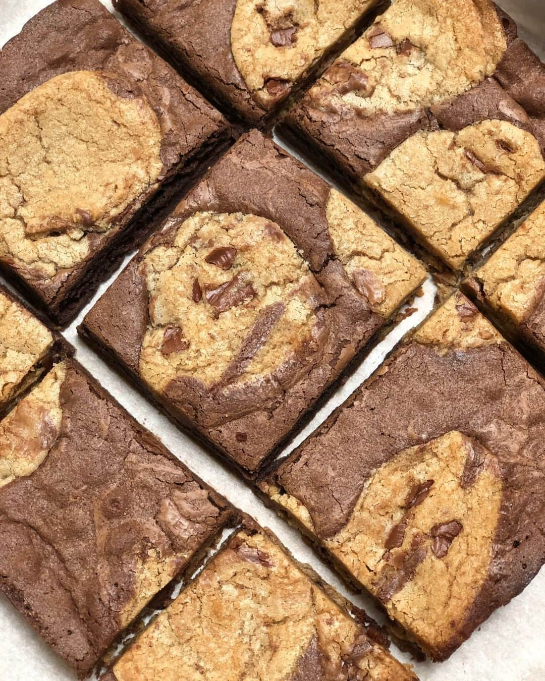 Domino's Pizzaさんのインスタグラム写真 - (Domino's PizzaInstagram)「We could post an inspiring #MondayMotivation quote. But we think this Marbled Cookie Brownie does the trick. 😉」5月14日 0時30分 - dominos