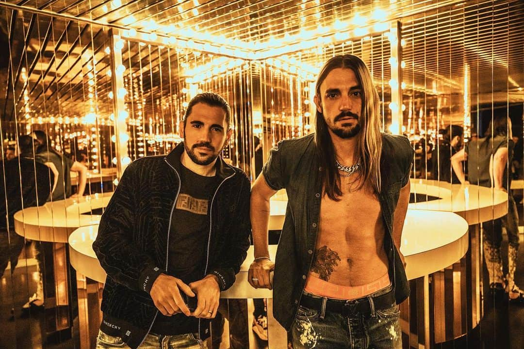 Dimitri Vegas & Like Mikeさんのインスタグラム写真 - (Dimitri Vegas & Like MikeInstagram)「Behind the scenes of BFA! Music video coming up soon 🔥」5月14日 0時33分 - dimitrivegasandlikemike