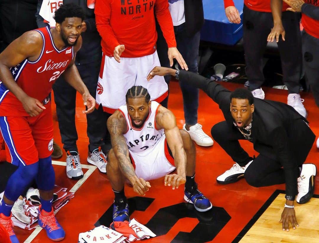 NBC Newsさんのインスタグラム写真 - (NBC NewsInstagram)「Philadelphia #76ers center Joel Embiid and Toronto #Raptors forward Kawhi Leonard wait for the game winning basket by Leonard to drop in during game seven of the second round of the #NBA Playoffs Sunday night. . 📷 @johnesokolowski / @usatodaysports via @reuters」5月14日 0時39分 - nbcnews