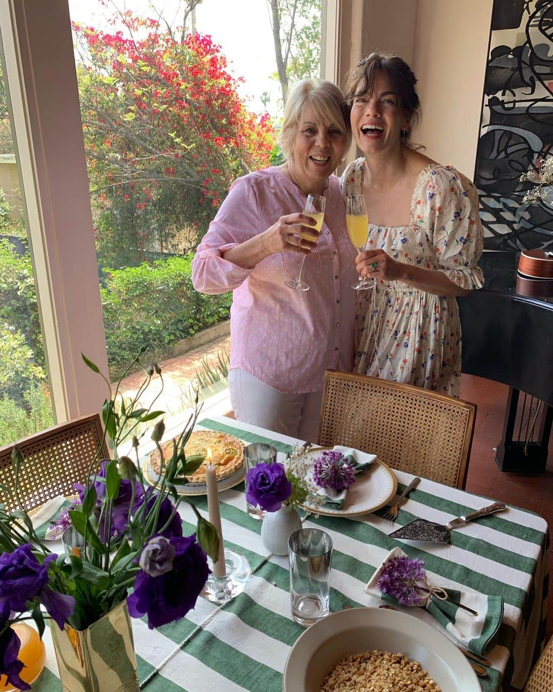 ミシェル・モナハンさんのインスタグラム写真 - (ミシェル・モナハンInstagram)「I love to host and setting the table this Mother’s Day was particularly special for me. I was able to use my late mother-in-law’s china, my mom’s glassware and lastly, gorgeous linens from fellow mom @heathertaylorhome. It brought me great joy to have a table dedicated to the women who have given me the greatest gift I’ll ever know. #family #love #tradition 💜💫🌿 #mondaymood」5月14日 0時39分 - michellemonaghan