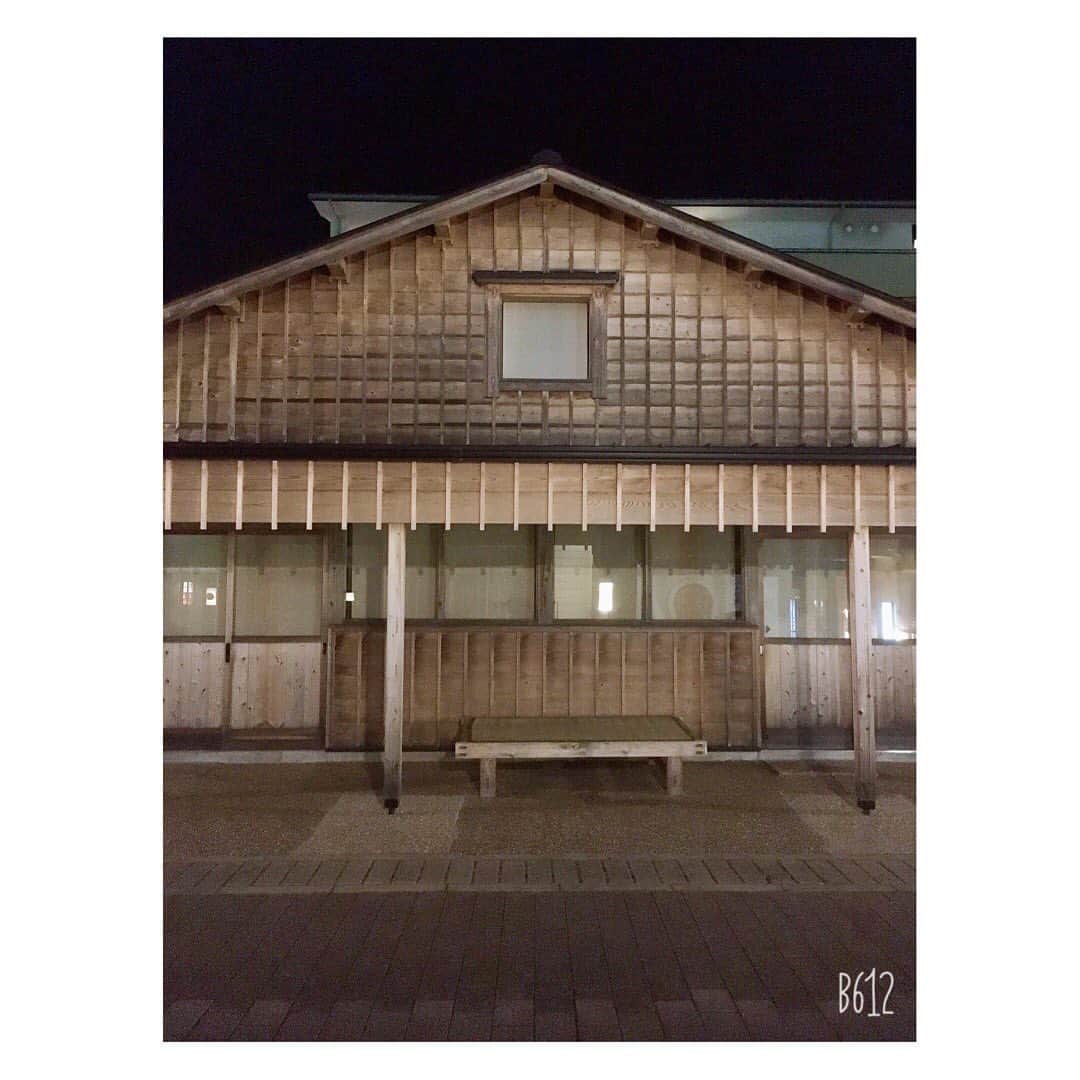謝依旻さんのインスタグラム写真 - (謝依旻Instagram)「今日は朝7時に上海浦東空港の近くのホテルから出発し、9時50分の飛行機に乗り、目的地の伊勢市のホテルに着いたのは17時前でした🚉💦(実は昨日、対局終わった後、すぐ上海に移動し、なんと4時間掛かりました💦 . . さすがに疲れてます😅 . . でも、先程、外宮参道で少し散歩したら、ちょっと元気になりました✨やはり伊勢は素晴らしい✨ 空気が違う！！ 日本にいるだけで幸せなことです！！ . . 中文版 今天早上7點從上海浦東機場附近的飯店出發，搭9:50分的飛機，到達目的地,已經快傍晚5點🚉💦 一整天都在坐交通工具，真的有累到😅（主要是昨天一下完棋，又坐4小時的車到上海💦 . . 不過，剛才到外宮参道散步，吸收了伊勢的能量，感覺元氣好像有恢復一些✨✨ 伊勢果然是個好地方✨空氣真的不一樣😂  #japan #三重県 #ise  #伊勢 #パワースポット  #外宮参道 #photo  #powerspot #kenzo」5月14日 0時42分 - igo_1116