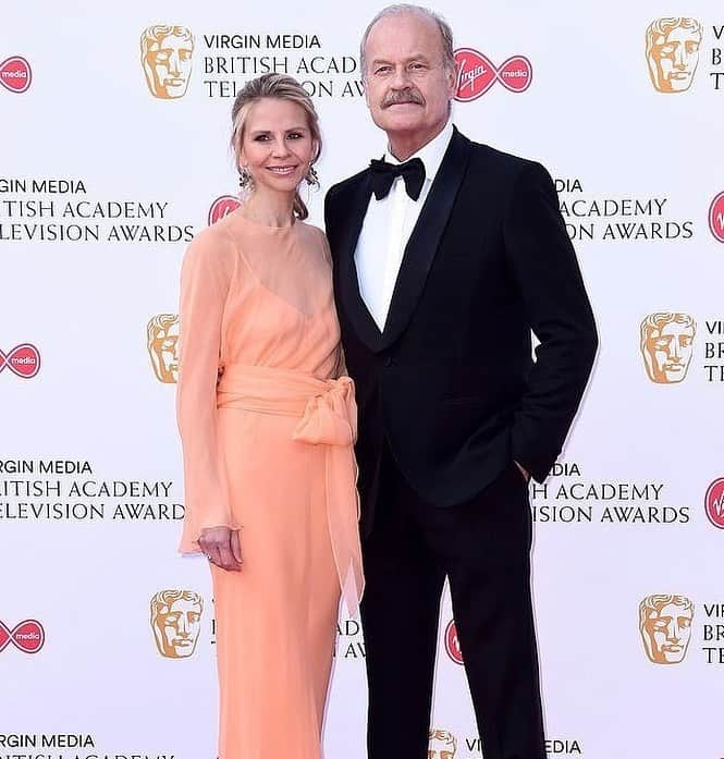 チェスターバリーさんのインスタグラム写真 - (チェスターバリーInstagram)「Fantastic to see @mrkelseygrammer wearing Chester Barrie for his presenting duties at the BAFTA TV Awards last night. It was an absolute pleasure to dress Mr. Grammer who looked exceptionally sharp in our signature shawl collar dinner jacket.  Discover our eveningwear in full online and in store at Savile Row. . . . . #CBstyle#SavileRow#tailoring#menswear#suit#mensfashion#style#chesterbarrie#Britishfashion#formalsuit#formalsuit#formalwear#redcarpetready#blacktie#dinnerjacket#tuxedo#redcarpetstyle#redcarpet#mensstyle#london #kelseygrammer #baftas #BAFTATV」5月14日 1時01分 - chester_barrie