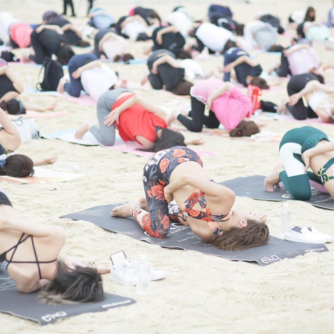 natural beauty campのインスタグラム：「#naturalbeautycamp #ナチュラルビューティーキャンプ #okinawa #沖縄ビューティーキャンプ #yoga #beachyoga #朝ヨガ #sea #activites#日本サップヨガ協会」