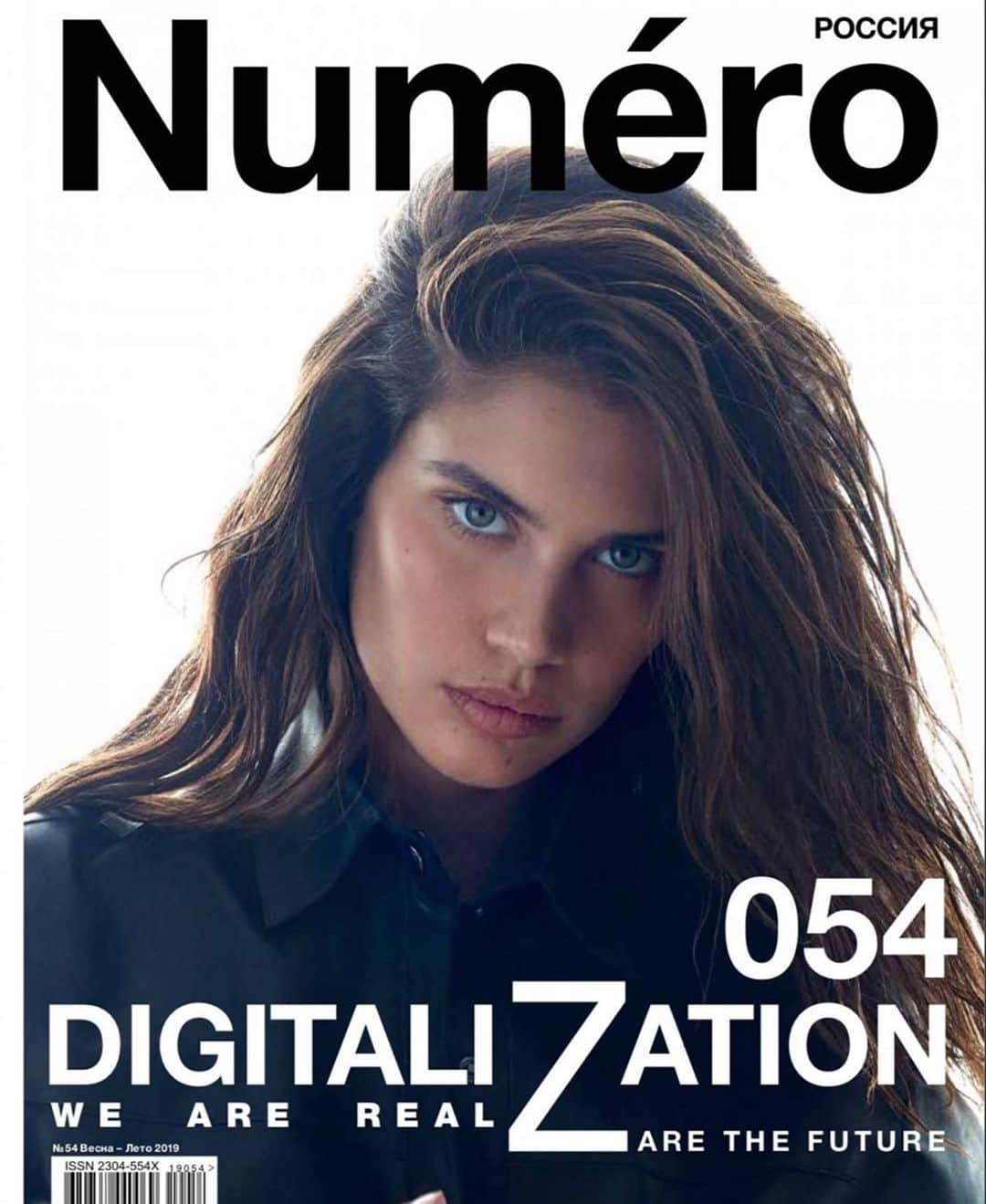 サラ・サンパイオさんのインスタグラム写真 - (サラ・サンパイオInstagram)「New cover @numero_russia 📸 @gregswalesart 👗 @ilarianiccolini 💄 @cgonzalezbeauty 💇🏽‍♀️ @daniellepriano @alikavoussi @thelionsny」5月14日 1時03分 - sarasampaio