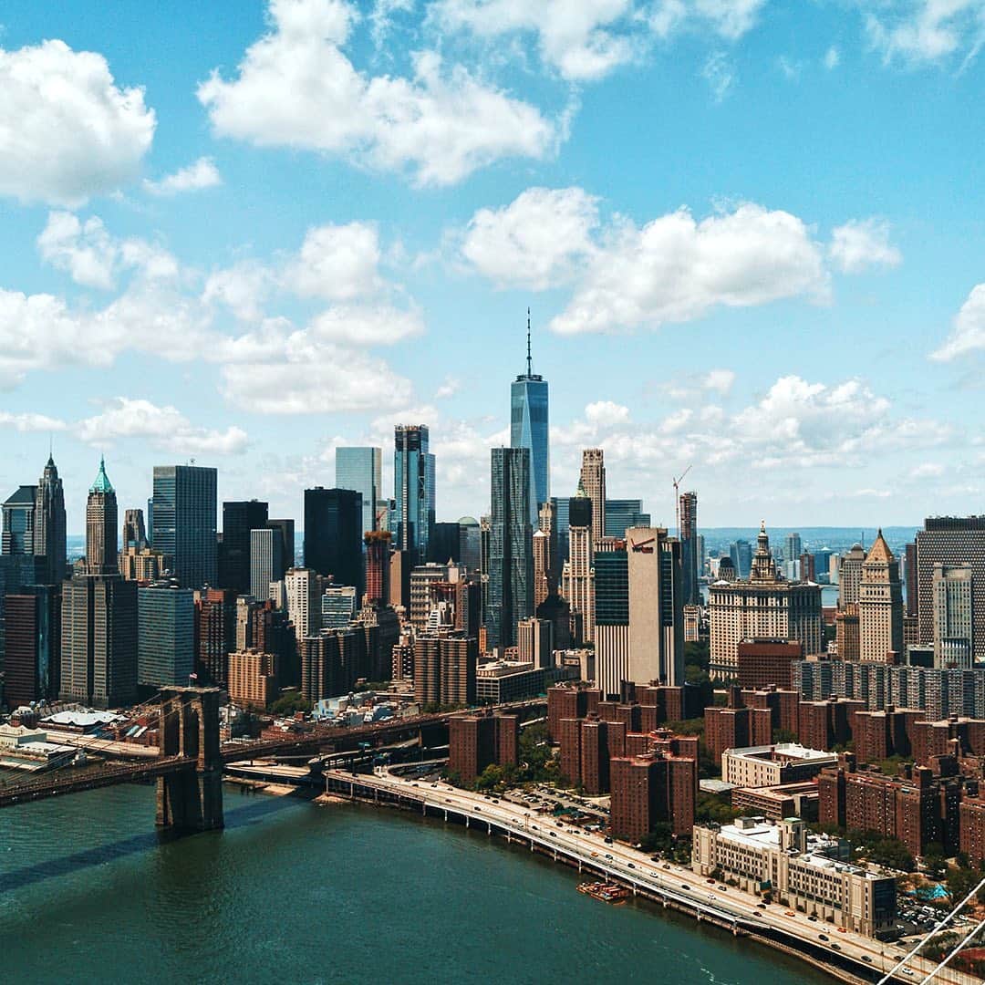 スイムズのインスタグラム：「Nothing beats the city that never sleeps. When are you visiting NYC next? 🏙️ ⠀ #instatravel #NYC #wanderlust #summer #vacation」