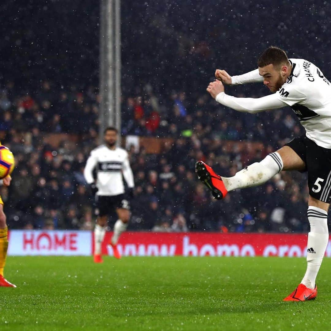 カラム・チャンバースさんのインスタグラム写真 - (カラム・チャンバースInstagram)「Firstly to the fans, I would like to apologise for not keeping this club in the Premier League where it belongs. You have been amazing all season, home and away. The support you have given me is something I will never forget and will always be grateful for 🙌🏼 Secondly to the players and staff, thank you for making me feel so welcome the last 9 months! It’s been a pleasure playing/working with you day in, day out and I’ve made some great friends and met some amazing people.  Thirdly, #COYW ⚪⚫」5月14日 1時11分 - calumchambers95