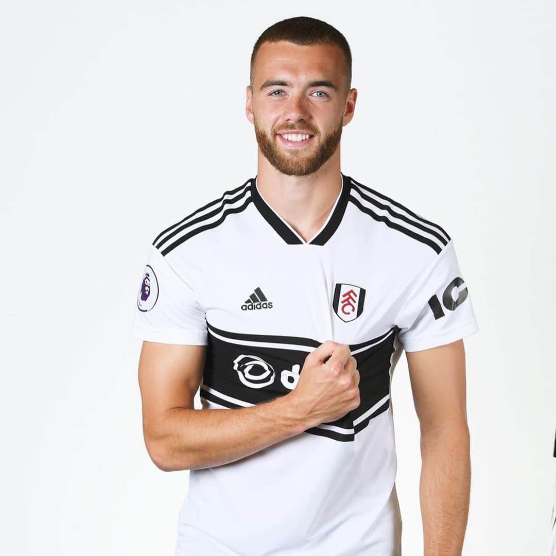 のインスタグラム：「Firstly to the fans, I would like to apologise for not keeping this club in the Premier League where it belongs. You have been amazing all season, home and away. The support you have given me is something I will never forget and will always be grateful for 🙌🏼 Secondly to the players and staff, thank you for making me feel so welcome the last 9 months! It’s been a pleasure playing/working with you day in, day out and I’ve made some great friends and met some amazing people.  Thirdly, #COYW ⚪⚫」