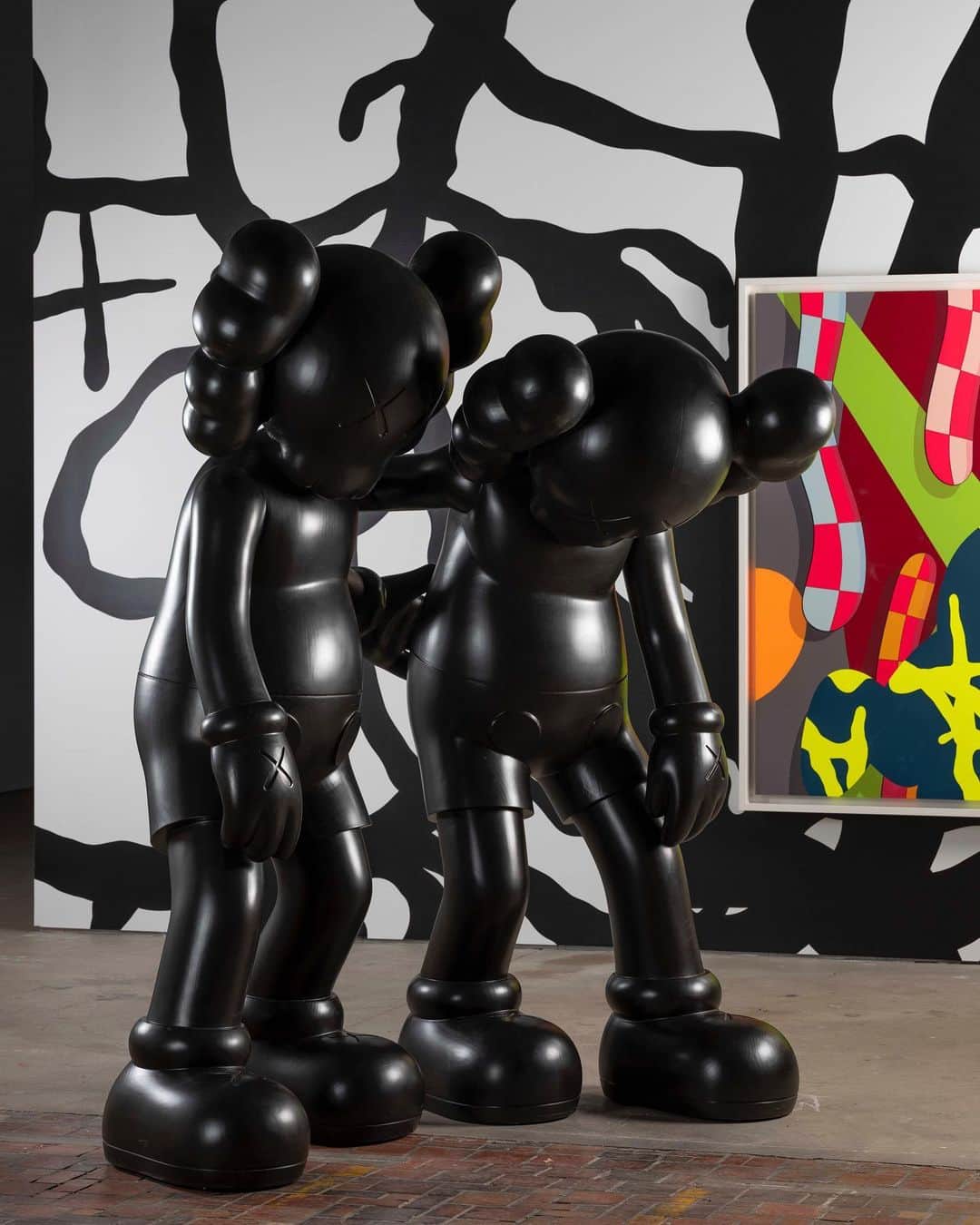 HYPEBEASTさんのインスタグラム写真 - (HYPEBEASTInstagram)「@hypebeastart: This past weekend, @kaws launched his “ALONE AGAIN” exhibition at @mocadetroit. The art show included life-sized Companion sculptures and vivid paintings, set against a sprawling wall mural. Swipe for a look inside MOCAD, and to see the works included in the exhibition.  Photos: @jontywilde/@mocadetroit, KAWS Inc.」5月14日 1時12分 - hypebeast