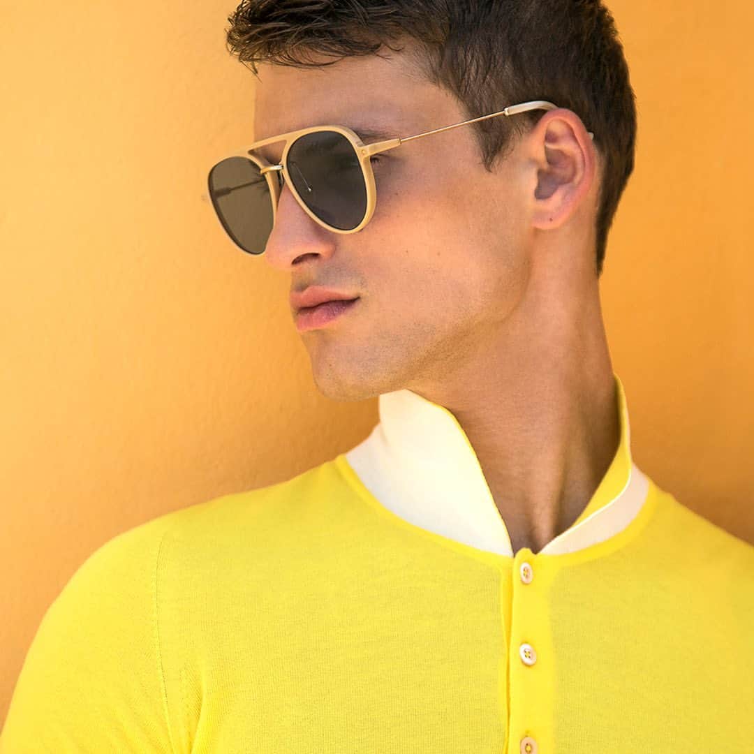 Johnstonsさんのインスタグラム写真 - (JohnstonsInstagram)「Our superfine lemon yellow men's polo shirt with ecru contrast colour under collar. With a silky hand feel and airy breathability, finished with shell buttons, this new product category for hotter climates showcases the exceptional comfort delivered by our whole garment technology.」5月14日 1時22分 - johnstonsofelgin