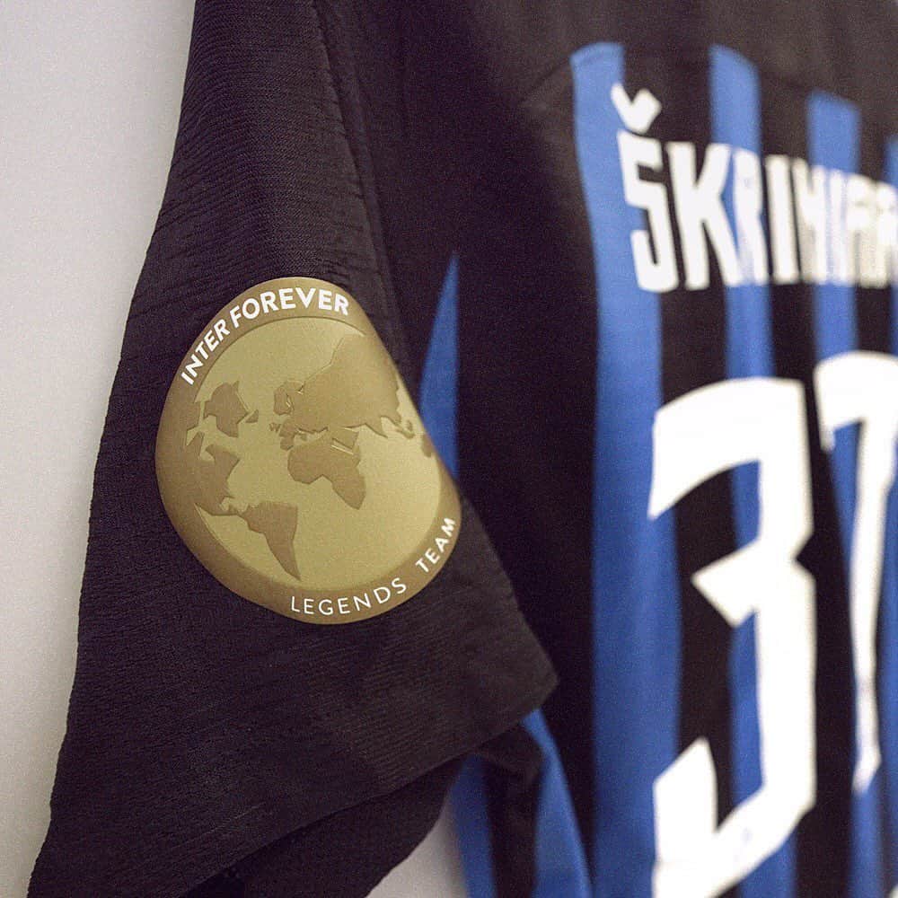 インテルナツィオナーレ・ミラノさんのインスタグラム写真 - (インテルナツィオナーレ・ミラノInstagram)「READY FOR #INTERCHIEVO? 👕📸 We're playing with a special patch on today to celebrate the 2019 Hall of Fame ceremony! #Inter #ForzaInter #InterForever #Legends #SerieA #Football」5月14日 1時31分 - inter