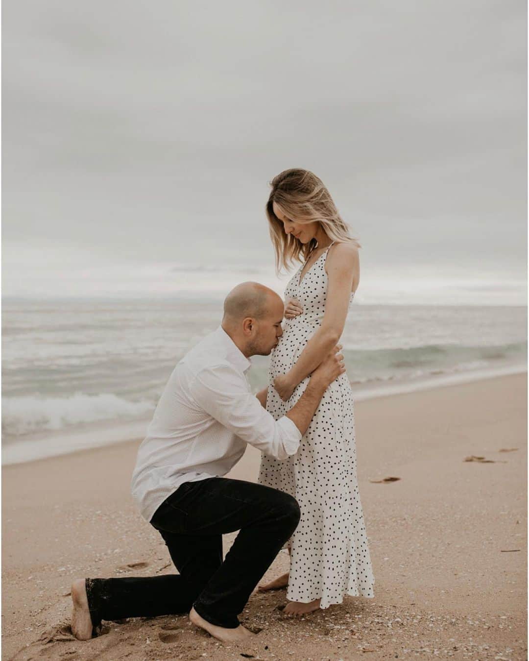 サマンサ・ドロークさんのインスタグラム写真 - (サマンサ・ドロークInstagram)「I can’t believe I get to create a life with you. 👼🏼❤️ #werehalfwaythere #babytomchik #godisgood 📸: @johnpolicarpio」5月14日 1時40分 - samanthadroke