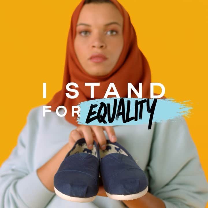 のインスタグラム：「This is @blairimani. She stands for equality. She stands in Alpargatas. You can take your own stand now on TOMS.com. #standfortomorrow」