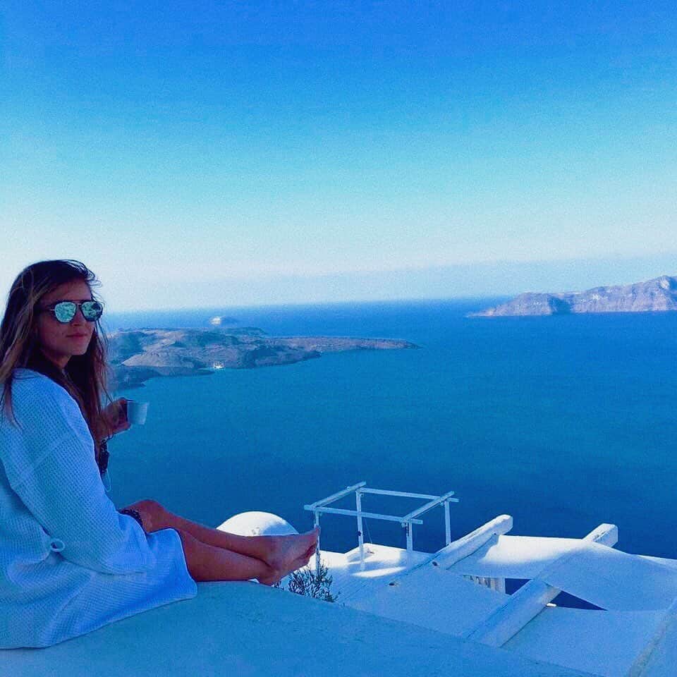 ローラ・ロブソンのインスタグラム：「One of the best parts of being a pro tennis player is that I’m able to combine my passion for the sport with my love of travel. I take advantage of time between matches to sneak away and play tourist in whichever city I'm visiting. #ad I partnered with @MastercardUK and @TravelandLeisure to share some of my most meaningful travel experiences, as well as tips for planning your next adventure. My biggest take away from my travels is immersing myself in the customs and traditions to become more connected to other cultures - it has really made a huge impact on my life by making me a better global citizen. Make sure to check out the article by clicking the link in my bio, or going to http://bit.ly/2VVEAZY #StartSomethingPriceless」