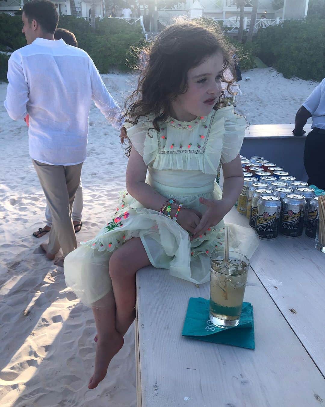 ダニジョーのインスタグラム：「Our little flower girl 🌸 tap to shop the Katie ‘daughter’ bracelet #branielle2019 #dannijokids」