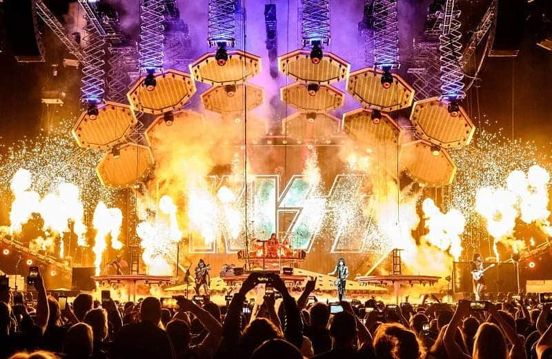 KISSさんのインスタグラム写真 - (KISSInstagram)「#KISSARMY demands another LA show - #KISS responds with @staplescenterla concert September 20th.」5月14日 1時49分 - kissonline