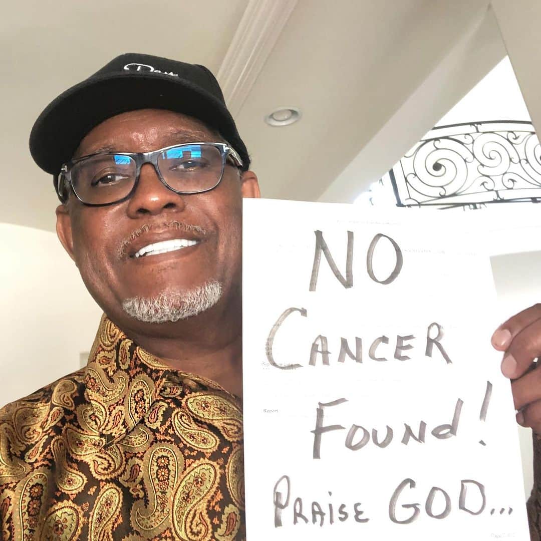 ネネ・リークスのインスタグラム：「Look at God! We are over joyed to say, we saw the doctors for the results of Gregg’s Pet Scan he took last week! Test show, wait for It.....WE ARE CANCER FREE!!! Yes God! Now i can go give Gregg a black eye 👊🏾since so many thinks he’s abused #fuckcancer #fuckopinions #cancersurvivor #pushthrucaretakers #lifeoftheleakes」