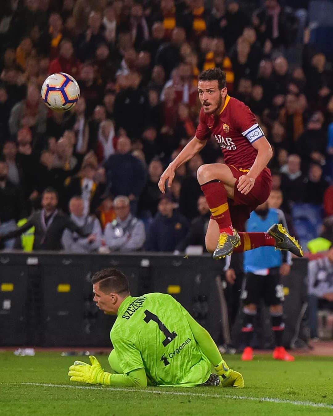 ASローマさんのインスタグラム写真 - (ASローマInstagram)「At this moment, I ____ 😲🤞 ☝️ FINISH THE SENTENCE☝️ #ASRoma」5月14日 1時59分 - officialasroma