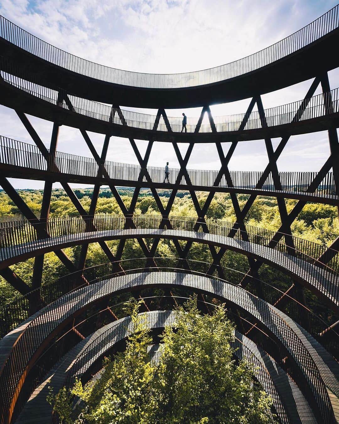 Travel + Leisureさんのインスタグラム写真 - (Travel + LeisureInstagram)「This new spiral path in the middle of the forest lets you walk among the treetops in Denmark 😍 Read all about it at our link in bio! #tlpicks courtesy of @erubes1」5月14日 1時59分 - travelandleisure