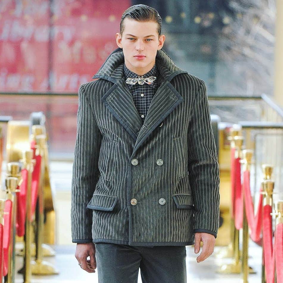 セバスティアン・ソーブのインスタグラム：「#struttin' the @MarlonGobel #runway」