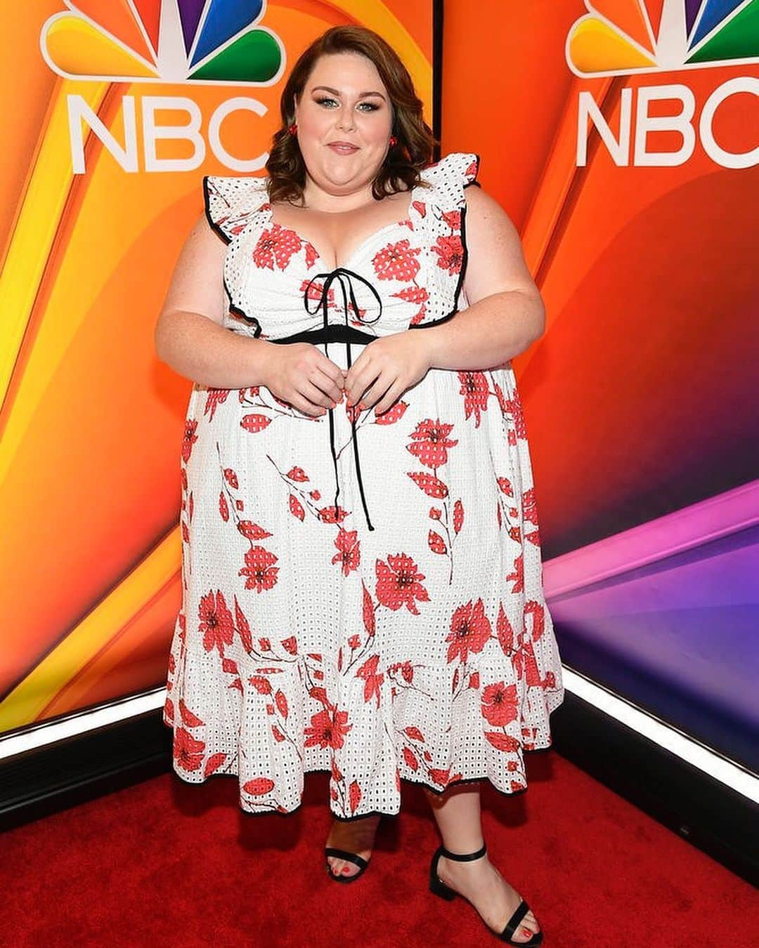 Just Jaredさんのインスタグラム写真 - (Just JaredInstagram)「The stars of @thisisusnbc celebrate the show’s three-season pickup at the NBC Upfronts. #ThisIsUs #MandyMoore #MiloVentimiglia #ChrissyMetz #SterlingKBrown #JustinHartley #SusanKelechiWatson Photos: NBC」5月14日 2時26分 - justjared