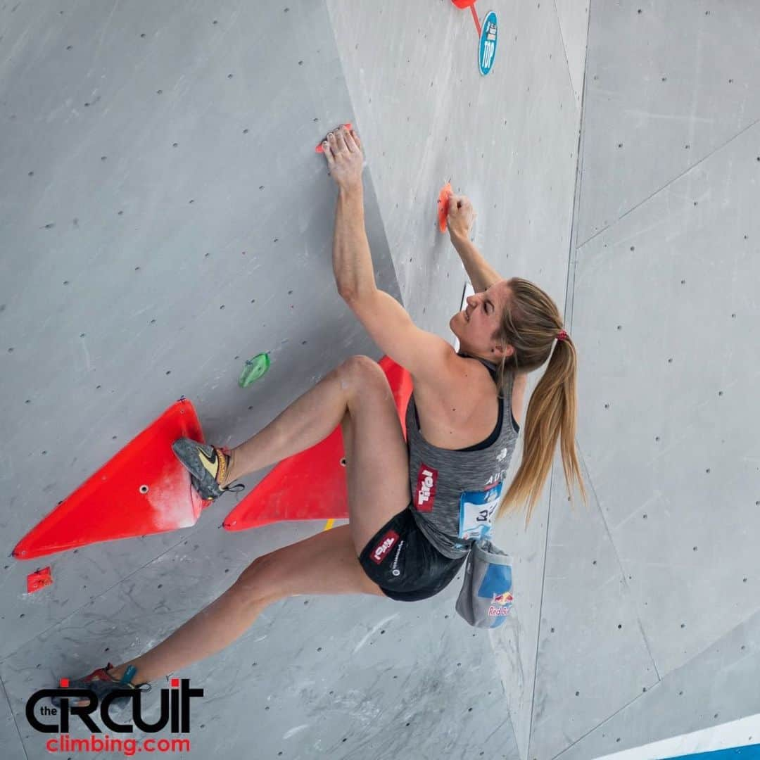 ジェシカ・ピルツさんのインスタグラム写真 - (ジェシカ・ピルツInstagram)「World Cup Munich is coming up this weekend. It will be my last bouldering world cup of this season, so I will try hard again 😬 Thanks @thecircuitclimbing for capturing my number one #tryhardface photo 😂」5月14日 2時36分 - jessy_pilz