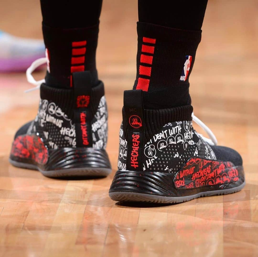 デイミアン・リラードさんのインスタグラム写真 - (デイミアン・リラードInstagram)「/// Round 2 #KicksOnCourt:  Black “Hecklers Get Dealt With” PE (Games 1, 2, 5 and 7), Ira Jenkins/Brookfield Gym PE (Game 3), Multi-color (Game 4) and Suga Gee (Game 6)  What #Dame5 colorways should I wear in the WCF??? Hit the link in my bio to see all the available #Dame5 colorways.」5月14日 2時30分 - damianlillard