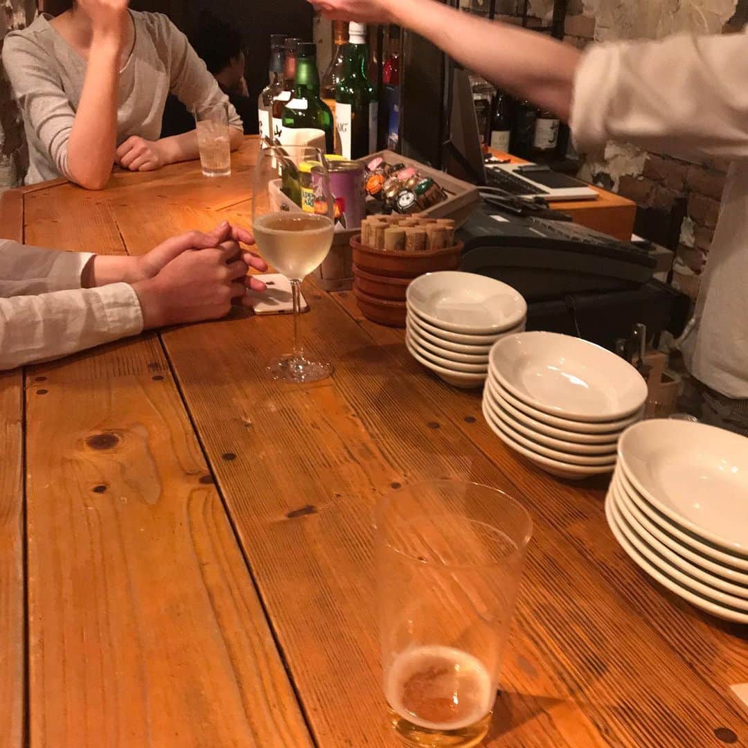 二ノ宮知子さんのインスタグラム写真 - (二ノ宮知子Instagram)「夜ご飯はいつものBARでアマトリチャーナ。そしてよく会う人達と飲みました。おやすみなさい🌙 #ひとり飲み#代官山」5月14日 2時42分 - tomokoninomiyaa