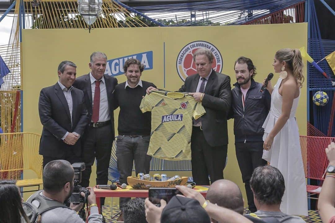 サッカー コロンビア代表チームのインスタグラム：「@cervezaaguila continúa como patrocinador oficial de las Selecciones Colombia.」