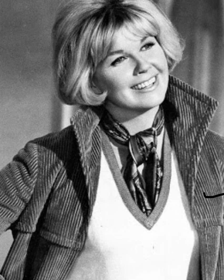 ナンシー・マイヤーズさんのインスタグラム写真 - (ナンシー・マイヤーズInstagram)「I loved Doris Day, loved her great voice and all of her working girl comedies. I saw her riding her bike through Beverly Hills back in the 70’s. What a thrill.」5月14日 2時56分 - nmeyers