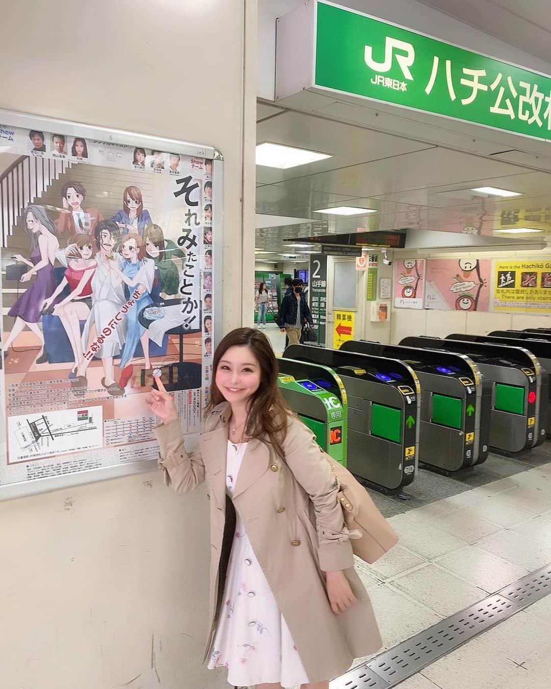 利咲さんのインスタグラム写真 - (利咲Instagram)「JR渋谷駅、ハチ公改札前に！！ 2週間後からスタートの舞台 『それみたことか！』のポスターが貼られています👏 こんな目立つところに凄い‼️ 渋谷駅来る方はぜひ！見てくださいね🚃👀 掲載は今週までだそうです。 そして舞台も観に来て下さいね✨ 期間は5/28(火)〜6/2(日)＠日暮里d-倉庫ですよ👍 待ってます☺ . . . 以下インフォメーション。 壱人前企画vol.11｢それみたことか！｣ . ＜期間＞ 2019年5月28日 (火) ～2019年6月2日 (日) . ＜公演日・開演時間＞ 2チームありますが私は全日程出演します 5月28日(火)20:00直木Show 5月29日(水)20:00芥川Show 5月30日(木)15:00芥川Show／20:00直木Show 5月31日(金)15:00直木Show／20:00芥川Show 6月1日(土)12:00芥川Show／16:00直木Show 6月2日(日)12:00直木Show／16:00芥川Show  場所:日暮里d-倉庫 〒116-0014 東京都荒川区東日暮里6-19-7　2F 日暮里駅南口徒歩7分（JR山手線・京浜東北線・常磐線、私鉄京成線・日暮里-舎人ライナー）  前売り券自由席¥4500 . . ●カンフェティチケット 全国セブンイレブンで購入受取可能です。 こちらがオススメ。↓ https://www.confetti-web.com/detail.php?tid=51589& 枚数を選ぶ際に「利咲」の選択を忘れずにお願い致します！  チケット当日支払いのご予約はこちらから↓ https://ticket.corich.jp/apply/98867/003/  チケット予約お待ちしております🥺  #舞台 #それみたことか #渋谷 #ハチ公改札 #ハチ公前 #shibuya #stage」5月14日 3時00分 - himeringo908