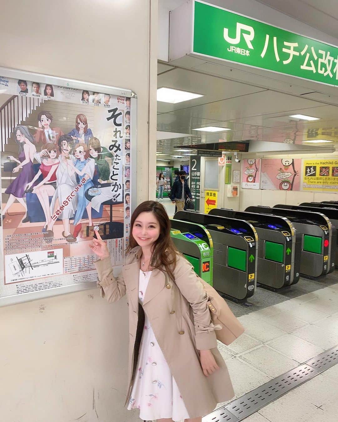 のインスタグラム：「JR渋谷駅、ハチ公改札前に！！ 2週間後からスタートの舞台 『それみたことか！』のポスターが貼られています👏 こんな目立つところに凄い‼️ 渋谷駅来る方はぜひ！見てくださいね🚃👀 掲載は今週までだそうです。 そして舞台も観に来て下さいね✨ 期間は5/28(火)〜6/2(日)＠日暮里d-倉庫ですよ👍 待ってます☺ . . . 以下インフォメーション。 壱人前企画vol.11｢それみたことか！｣ . ＜期間＞ 2019年5月28日 (火) ～2019年6月2日 (日) . ＜公演日・開演時間＞ 2チームありますが私は全日程出演します 5月28日(火)20:00直木Show 5月29日(水)20:00芥川Show 5月30日(木)15:00芥川Show／20:00直木Show 5月31日(金)15:00直木Show／20:00芥川Show 6月1日(土)12:00芥川Show／16:00直木Show 6月2日(日)12:00直木Show／16:00芥川Show  場所:日暮里d-倉庫 〒116-0014 東京都荒川区東日暮里6-19-7　2F 日暮里駅南口徒歩7分（JR山手線・京浜東北線・常磐線、私鉄京成線・日暮里-舎人ライナー）  前売り券自由席¥4500 . . ●カンフェティチケット 全国セブンイレブンで購入受取可能です。 こちらがオススメ。↓ https://www.confetti-web.com/detail.php?tid=51589& 枚数を選ぶ際に「利咲」の選択を忘れずにお願い致します！  チケット当日支払いのご予約はこちらから↓ https://ticket.corich.jp/apply/98867/003/  チケット予約お待ちしております🥺  #舞台 #それみたことか #渋谷 #ハチ公改札 #ハチ公前 #shibuya #stage」