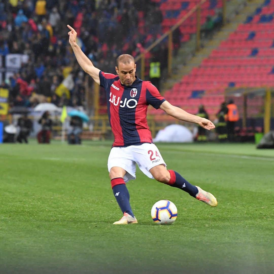 ボローニャFCさんのインスタグラム写真 - (ボローニャFCInstagram)「Ancora 4️⃣5️⃣ minuti ⏱ FORZA ❤️💙 #WeAreOne」5月14日 3時05分 - officialbolognafc