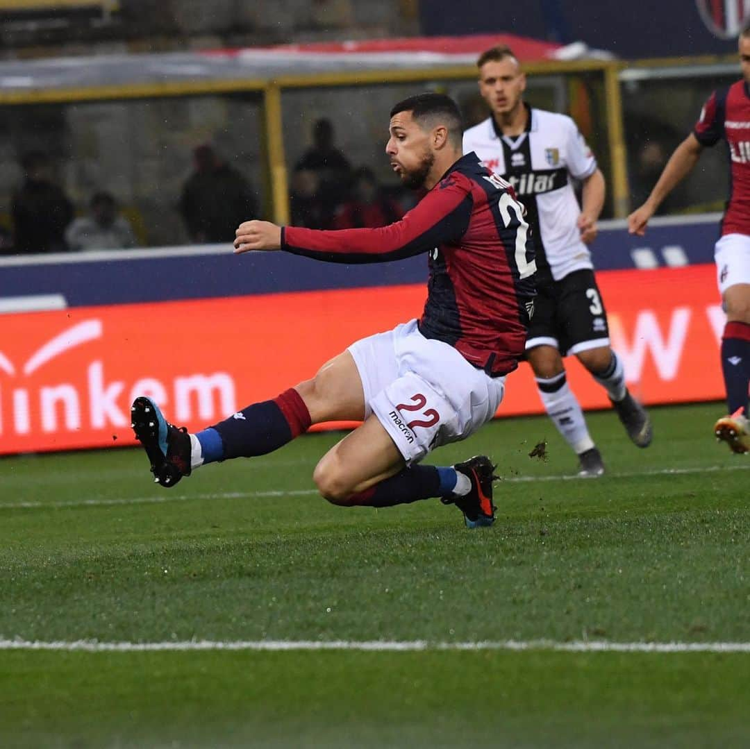 ボローニャFCさんのインスタグラム写真 - (ボローニャFCInstagram)「Ancora 4️⃣5️⃣ minuti ⏱ FORZA ❤️💙 #WeAreOne」5月14日 3時05分 - officialbolognafc