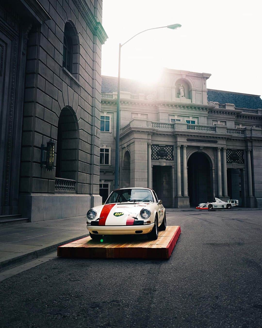 Porscheさんのインスタグラム写真 - (PorscheInstagram)「Check out the recap of the stunning 6th. Luftgekühlt-Event. The cineast scenery of Hollywood was the perfect spot to show some of the most iconic Porsche models around last weekend. #Luft6 #luftgekühlt #Porsche」5月14日 3時07分 - porsche