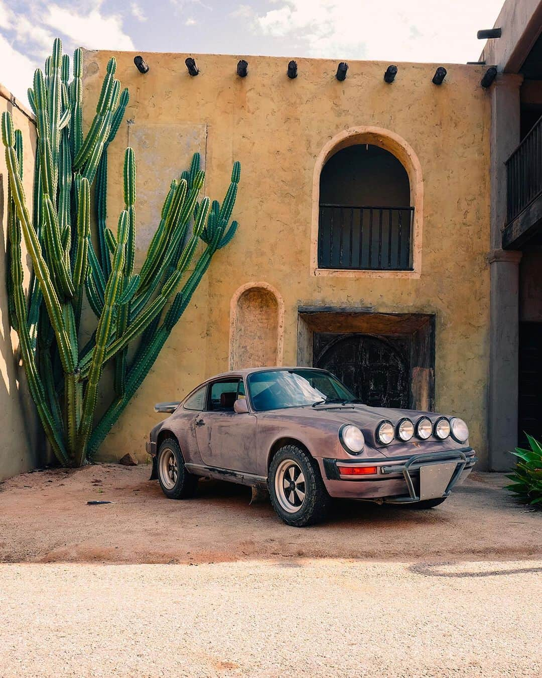 Porscheさんのインスタグラム写真 - (PorscheInstagram)「Check out the recap of the stunning 6th. Luftgekühlt-Event. The cineast scenery of Hollywood was the perfect spot to show some of the most iconic Porsche models around last weekend. #Luft6 #luftgekühlt #Porsche」5月14日 3時07分 - porsche