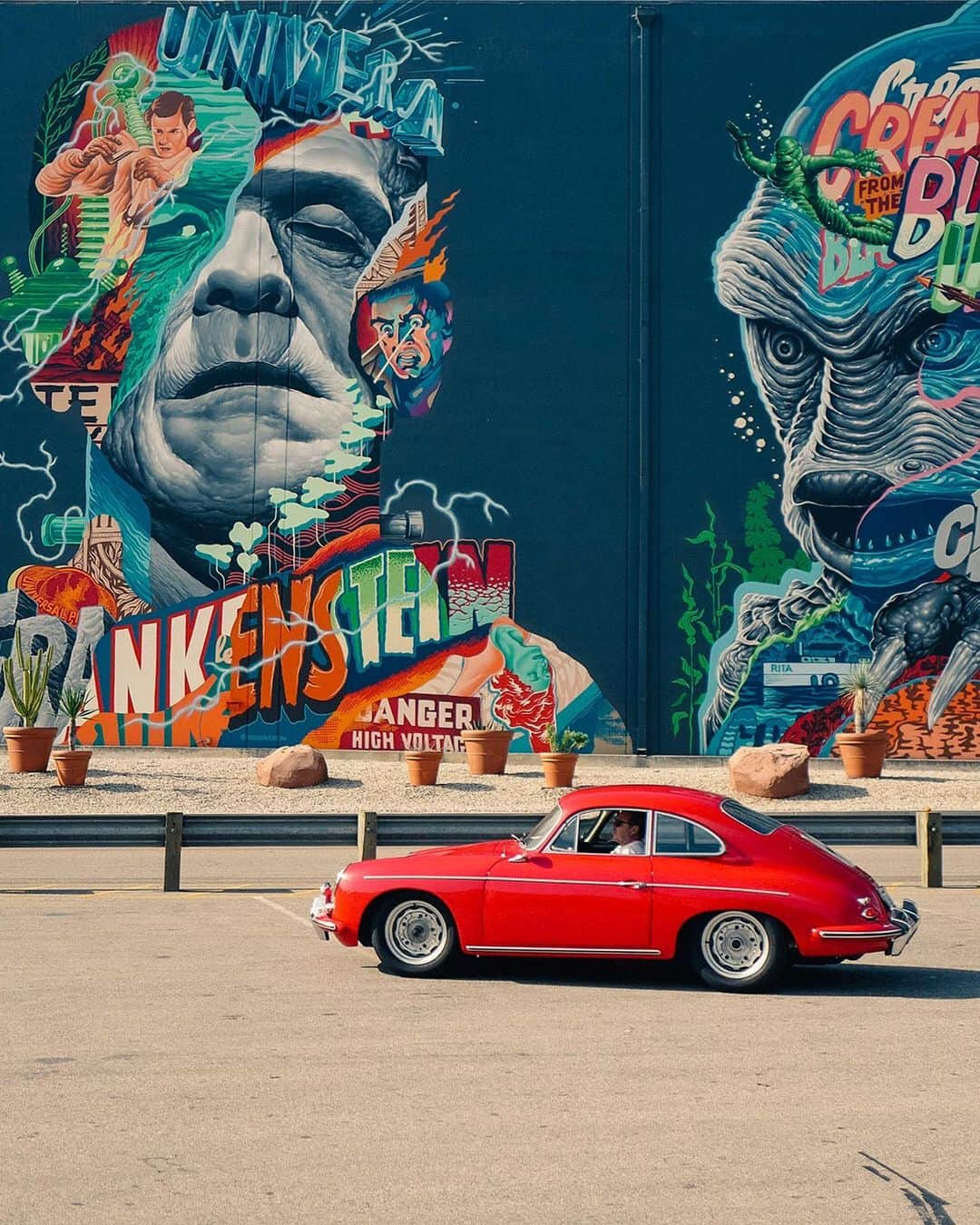 Porscheさんのインスタグラム写真 - (PorscheInstagram)「Check out the recap of the stunning 6th. Luftgekühlt-Event. The cineast scenery of Hollywood was the perfect spot to show some of the most iconic Porsche models around last weekend. #Luft6 #luftgekühlt #Porsche」5月14日 3時07分 - porsche