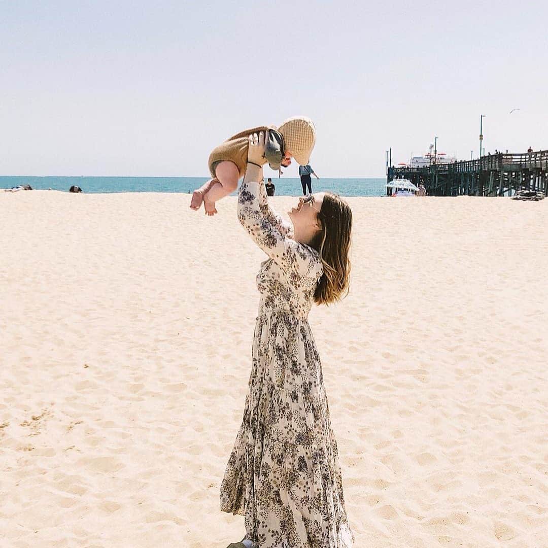 マサイアス・アンドリーのインスタグラム：「My heart. My world. My gravity. The one that has stayed constant through everything. You have taught me more about myself then I ever thought was possible. And you are teaching our son to be the best he can be. I know one thing to be true.  You are the BEST MOTHER. And I want nothing more then to spend the rest of my life with my family. ❤️ @broganburnside」