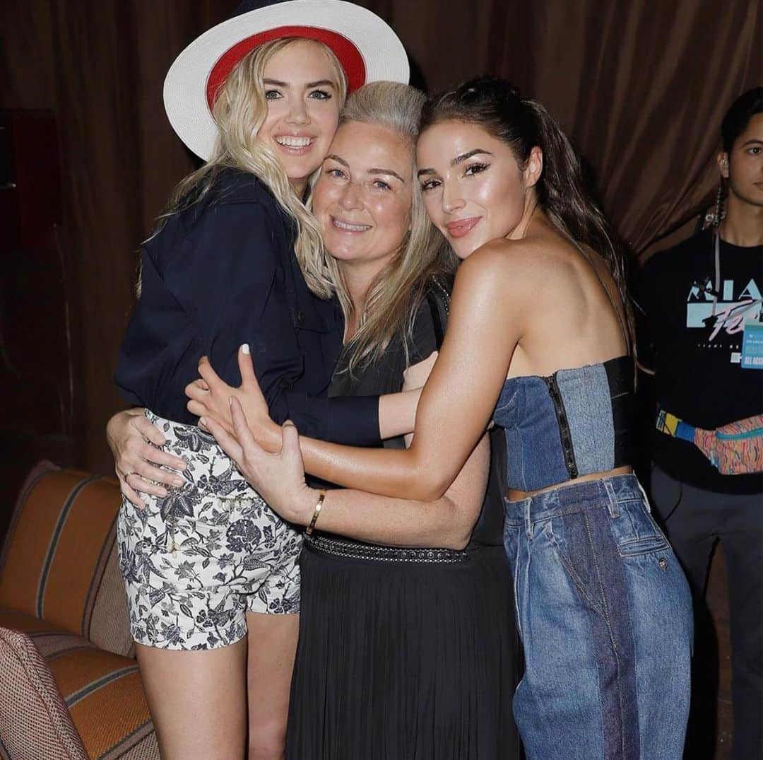 オリビア・カルポさんのインスタグラム写真 - (オリビア・カルポInstagram)「MJ sandwich because we love her so much! I feel really lucky to be in business with some amazing women and @mj_day is at the top of this list. Thank you for bringing opportunity to so many and for making SI a family that embraces every woman’s individuality and makes them feel special, in front and behind the camera. You empower so many and I’m so grateful for your genuine, loving, and pioneering spirit ❤️❤️」5月14日 3時17分 - oliviaculpo