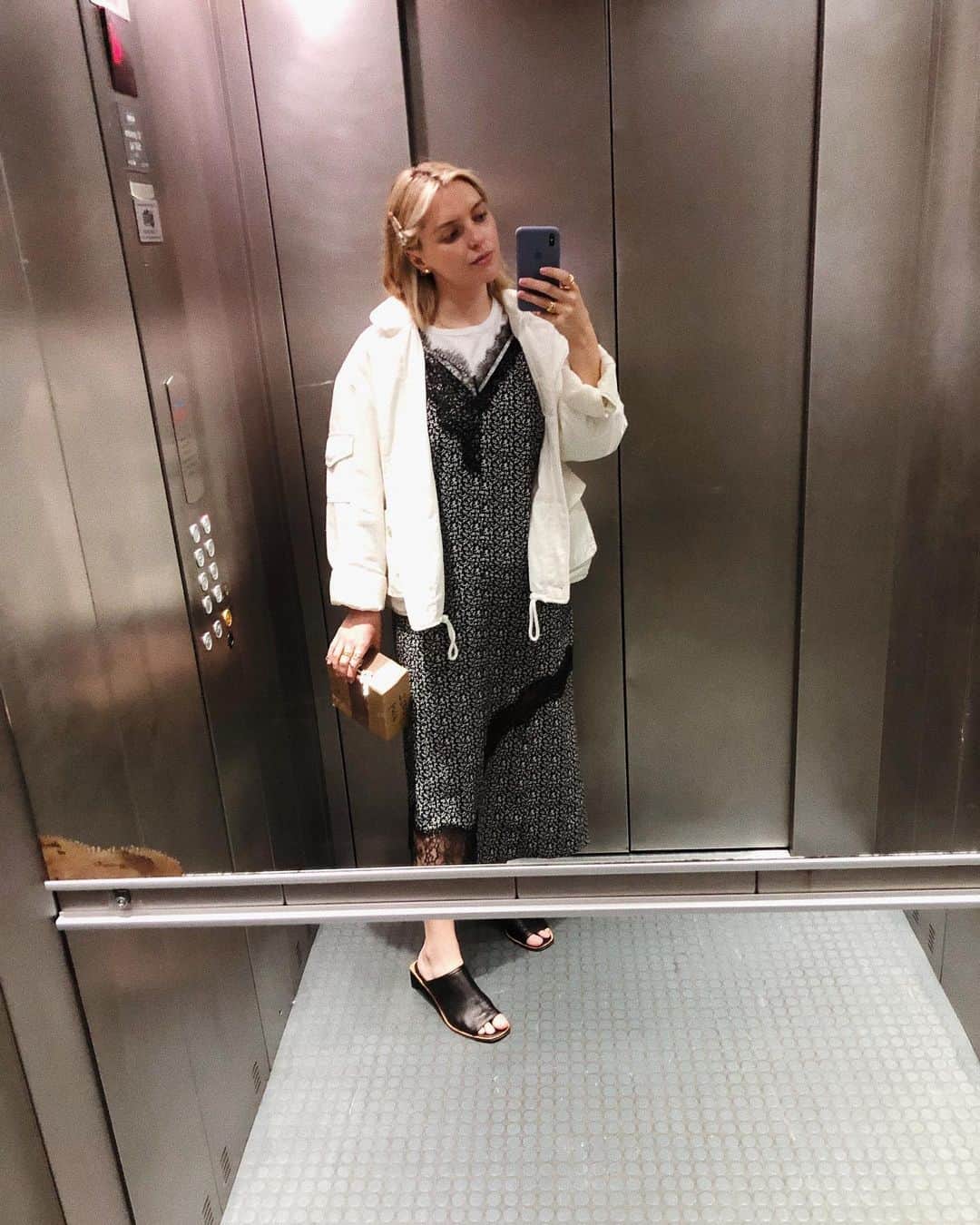 Estée Lalondeのインスタグラム：「Another lift look 📦 #ELwears #ELelevator」