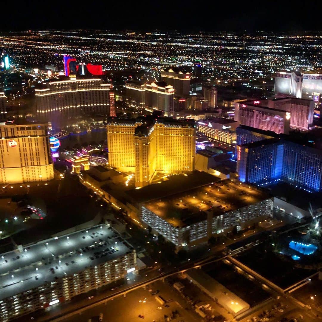 ブラント・ドーハティさんのインスタグラム写真 - (ブラント・ドーハティInstagram)「SWIPE THROUGH!  This weekend was amazing. Big thanks to @maverickhelicopters for taking us over Las Vegas in style 🚁  @vegas #WHHSH」5月14日 3時38分 - brantdaugherty