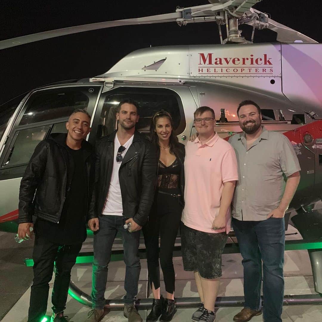 のインスタグラム：「SWIPE THROUGH!  This weekend was amazing. Big thanks to @maverickhelicopters for taking us over Las Vegas in style 🚁  @vegas #WHHSH」