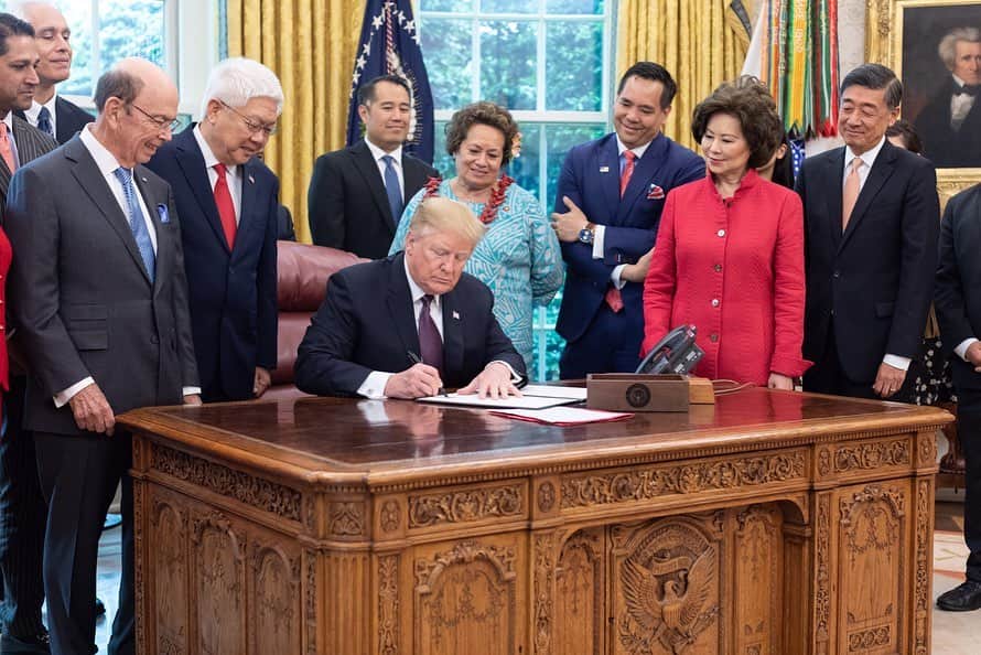 ドナルド・トランプさんのインスタグラム写真 - (ドナルド・トランプInstagram)「Today, President Trump signed an Executive Order on the Economic Empowerment of Asian Americans and Pacific Islanders.」5月14日 3時32分 - realdonaldtrump